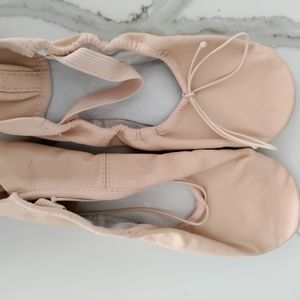 Women's ballet shoes